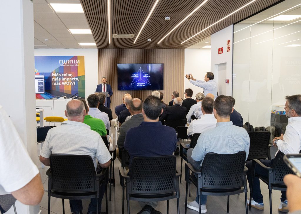 Asistentes en la sala de LagomLab Madrid durante una ponencia de Fujifilm
